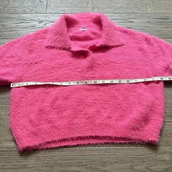 Garage | Fuzzy hot pink Barbie inspired cropped sweater - Picture 5 of 9